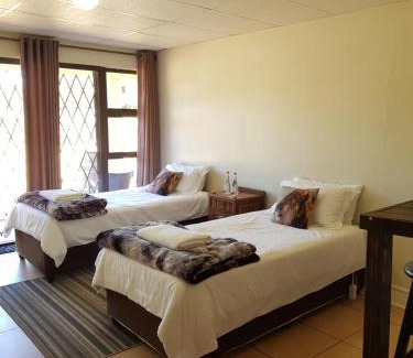 Bloemfontein Apartment | Oceanfront Retreat at Cheetah Manor #2 - 4-Star Stay