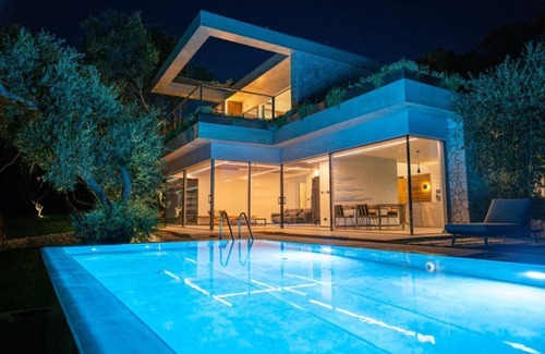 Pentati Villa | Experience Villa Olives in the Sea with Chef Services