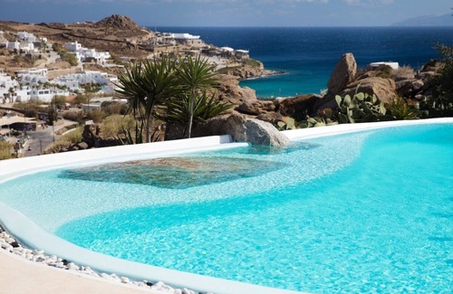 Vitet Villa | Indulgent Escape at Villa Abby with Private Chef Included