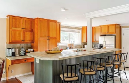 Education Hill House | Chef's Kitchen Retreat Near Downtown & Microsoft - 10/10 Rated