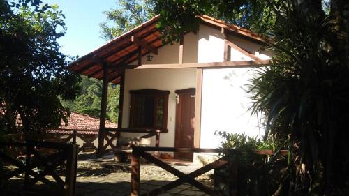 Sacra Familia do Tingua Hotel | Experience Cheiro de Mata Pousada: Family-Friendly Retreat