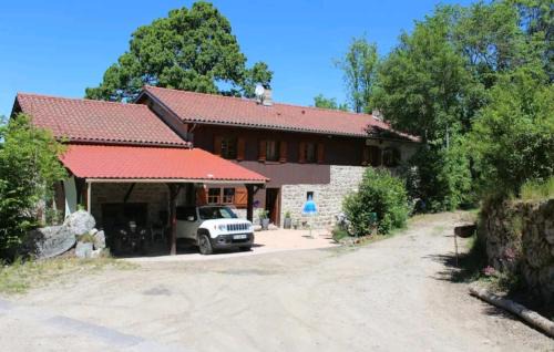 Ambert Bed & Breakfast | Pet-Friendly Retreat at Cheix de Céline & Mathieu