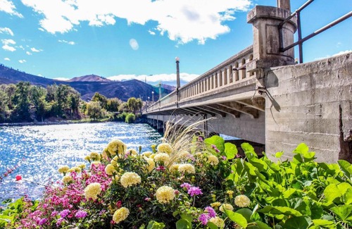 Chelan Apartment | Cozy Chelan Resort Suites with Private Pool & Hot Tub