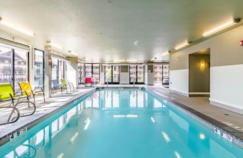 Chelan Apartment | Discover Chelan Resort Suites: Family-Friendly Getaway