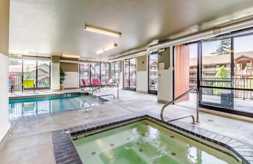 Chelan Apartment | Relaxing Chelan Resort Suites with Pool and Hot Tub Access