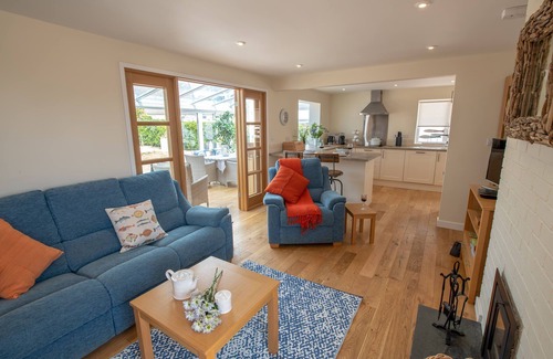 Rhosneigr House | Pet-Friendly Chelford: Top-Rated Holiday Home in Rhosneigr