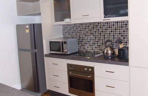 East Tamworth House | Pet-Friendly Chelmsford Cottage with Free WiFi and Breakfast