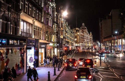 Chelsea Harbour Apartment | Discover Chelsea Pad: Family-Friendly 4-Star Retreat