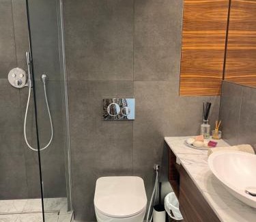 Chelsea Harbour Apartment | Discover Chelsea Pad: Family-Friendly 4-Star Retreat