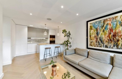 Sands End Apartment | Comfortable Chelsea Pad with Breakfast & Family-Friendly Amenities