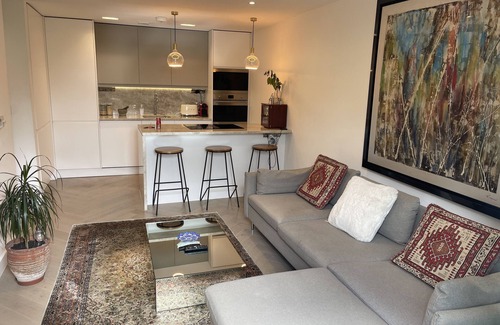 Sands End Apartment | Comfortable Chelsea Pad with Breakfast & Family-Friendly Amenities