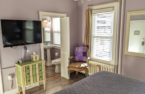 Atlantic City Hotel | Discover Chelsea Pub & Inn: Rated 8.6 with Pool & Dining