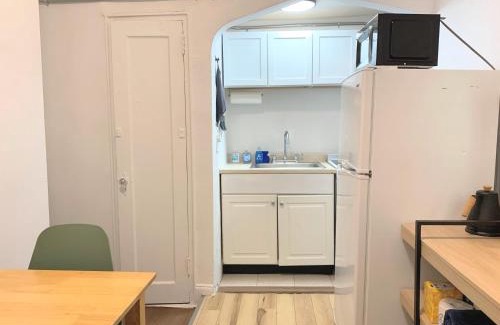 Chelsea Apartment | Chelsea Studio-Shared Bathroom with Kitchen Twin Bunk Bed