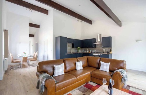 Ampney Crucis House | Discover Cheltenham Cottage: Perfect for Family Getaways