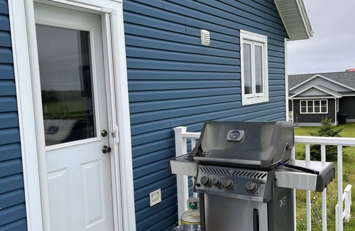 Chelton Cottage | Oceanfront Retreat: Family-Friendly Cottage with Great Views