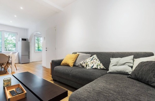 Liege Apartment | Chemin des Cèdres: Family-Friendly Stay with Breakfast