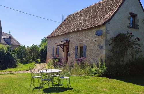 Saint-Pierre-de-Maille House | Chenevaux: Family-Friendly Cottage with Pool in Countryside