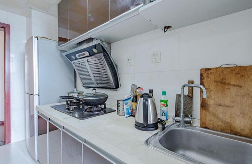 Chenghua Apartment | Explore Chengdu: Welcoming Locals Apartment with Kitchen