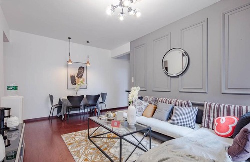 Chenghua Apartment | Explore Chengdu: Welcoming Locals Apartment with Kitchen