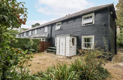 Osmington Mills House | Pet-Friendly Chenies: A Charming 4-Star Retreat
