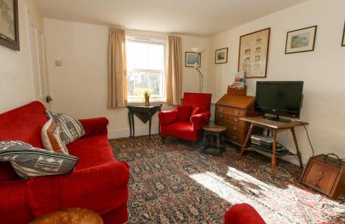 Osmington Mills House | Pet-Friendly Chenies: A Charming 4-Star Retreat