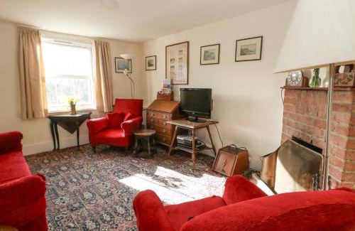 Osmington Mills House | Pet-Friendly Chenies: A Charming 4-Star Retreat