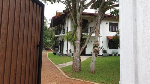 Hikkaduwa Apartment | Pet Friendly Retreat at Chenu Villa Hikka Awaits You