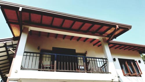 Hikkaduwa Apartment | Pet Friendly Retreat at Chenu Villa Hikka Awaits You