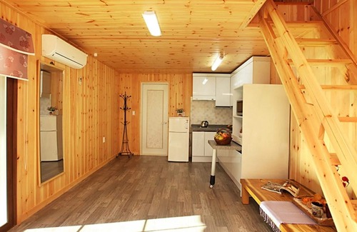 Cheongdo House | Eco-Friendly Cheongdo Mountains Bed and Breakfast Retreat