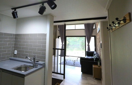 Cheongju House | Relaxing Getaway at Cheongju Cheongnamdae Pool Villa