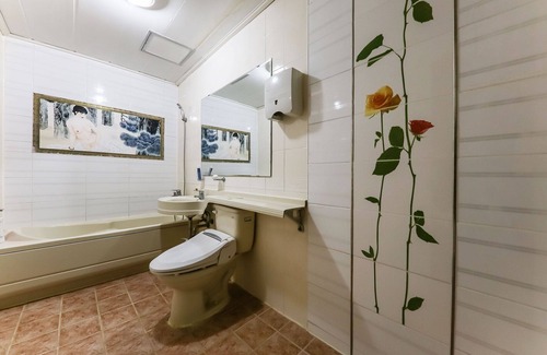 Chungcheongbuk-do Hotel | Eco-Friendly Stay at Cheongju Chojeongyaksu S - 10/10 Rated