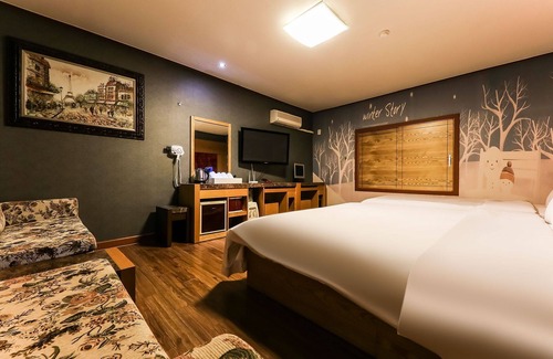 Chungcheongbuk-do Hotel | Eco-Friendly Stay at Cheongju Chojeongyaksu S - 10/10 Rated