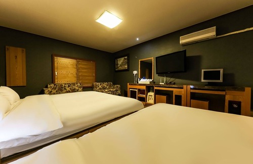 Chungcheongbuk-do Hotel | Eco-Friendly Stay at Cheongju Chojeongyaksu S - 10/10 Rated