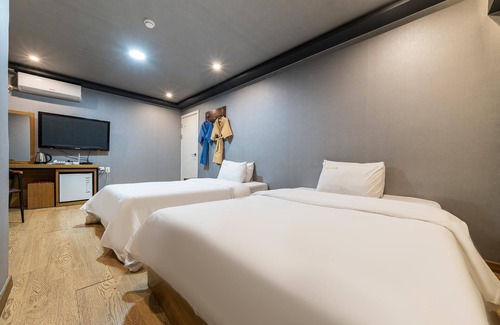 Cheongju Hotel | Eco-Friendly Comfort at Cheongju Crystal - Guest Rated 10/10
