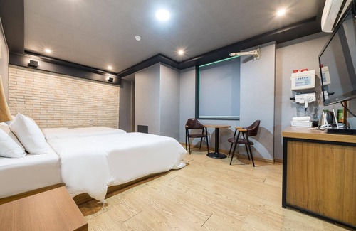 Cheongju Hotel | Eco-Friendly Comfort at Cheongju Crystal - Guest Rated 10/10