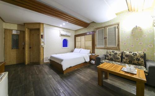 Cheongju Hotel | Family-Friendly Retreat at Cheongju Ochang Memory Stay
