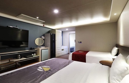 Cheongju Hotel | Discover Comfort at Cheongju The Mark Hotel - Family Friendly!