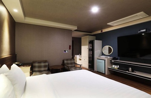 Cheongju Hotel | Discover Comfort at Cheongju The Mark Hotel - Family Friendly!