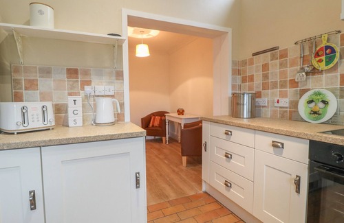 East Drayton Cottage | Pet-Friendly Cheriton in Tuxford with Cozy Open Fire