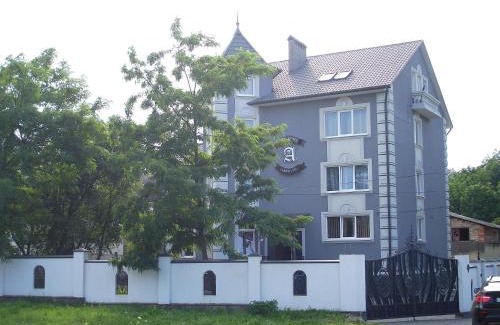 Chernovtsy Apartment | Top-Rated Chernivtsi Apartments with Pool & Breakfast Included