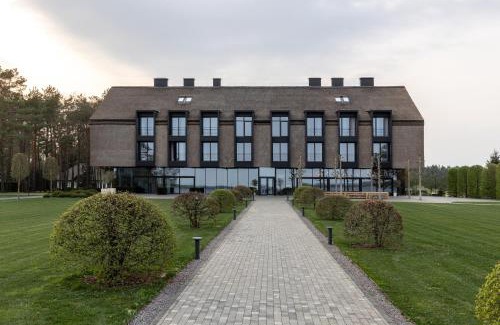 Volyn Oblast Hotel | Discover Cherot: Oceanfront Retreat with Hot Tub & Beach