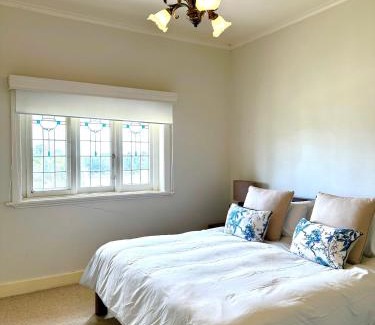 Beechworth House | Pet-Friendly Cherry Blossom Cottage in Beautiful Beechworth