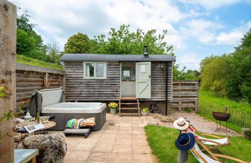 Kenn House | Discover Cherry Blossom: Pet Friendly with a Hot Tub