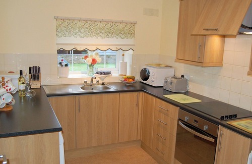 Winnard's Perch Cottage | Pet-Friendly 2 Bedroom Retreat in St Issey with Ocean View