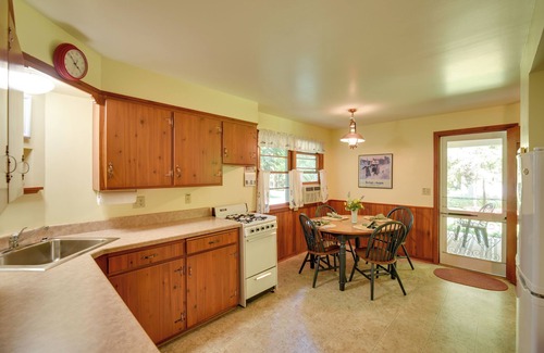 Fish Creek Cottage | Cherry Cottage - Steps to Peninsula State Park & Spa Access!