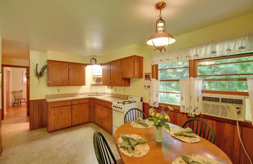 Fish Creek Cottage | Cherry Cottage - Steps to Peninsula State Park & Spa Access!