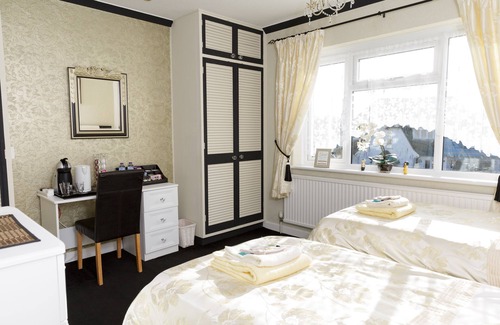 Folkestone Bed & Breakfast | Discover Cherry Garden BnB: Spa, Dining & Family-Friendly