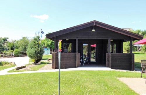 Bodmin House | Family-Friendly Getaway at Cherry Lodge - 4-Star Comfort