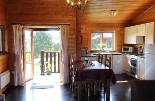 Bodmin House | Family-Friendly Getaway at Cherry Lodge - 4-Star Comfort