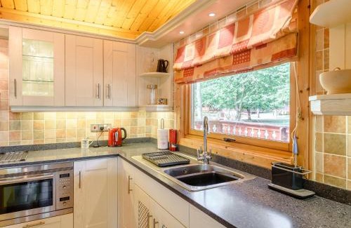 Kenwick House | Guest Rated 10/10: Cherry Lodge - Family-Friendly Retreat